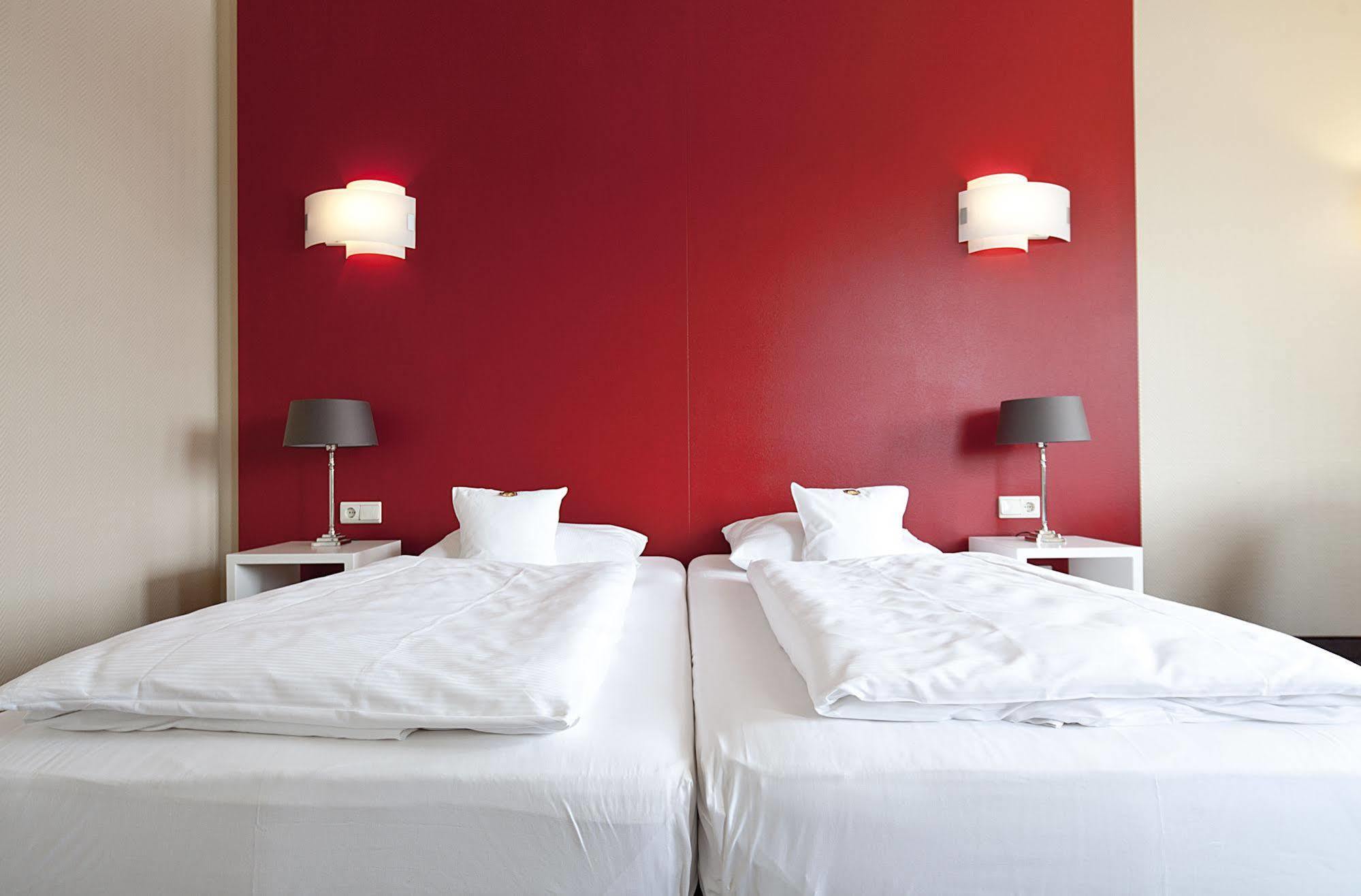 Schnellenburg Hotel Dusseldorf Bagian luar foto