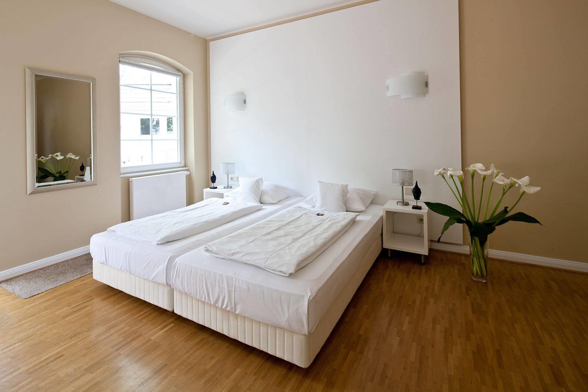 Schnellenburg Hotel Dusseldorf Bagian luar foto